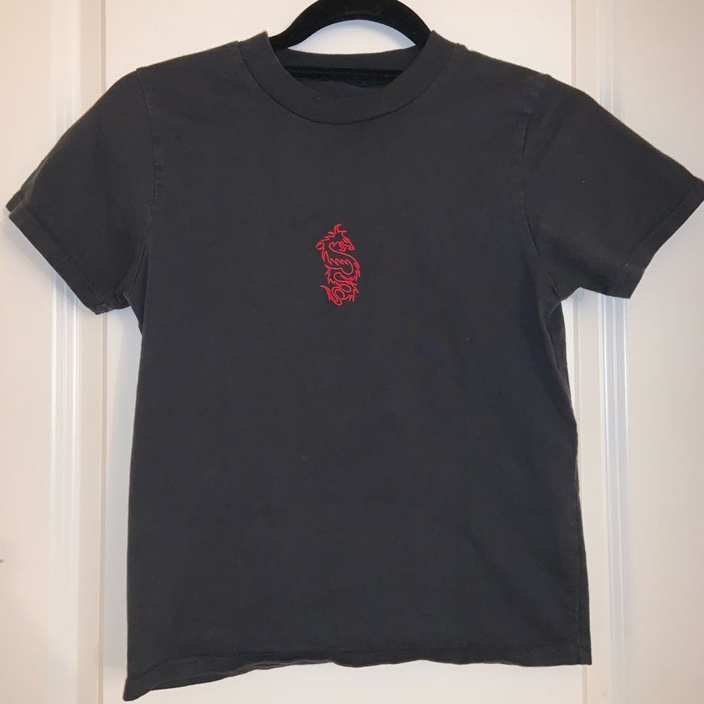 brandy melville tshirt w red dragon design